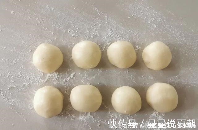 咬一口，整个人都酥了，特色小吃椒盐酥，一口就让你想起家乡味道