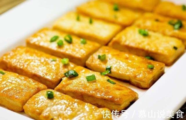 炒豆腐时，不要直接下锅炒，多加一个步骤，豆腐鲜嫩可口还不碎