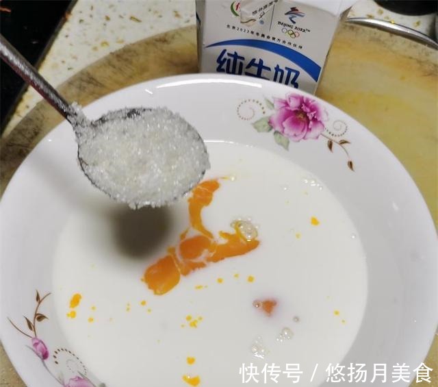 在家用空气炸锅制作简易版蛋挞,美味又简单!