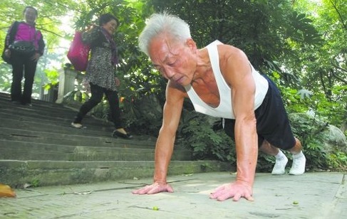男人|长期做俯卧撑的男人,后来发生了什么