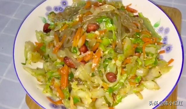 包菜这样做太好吃了，一个星期吃八顿都不够，食材简单，做法简单