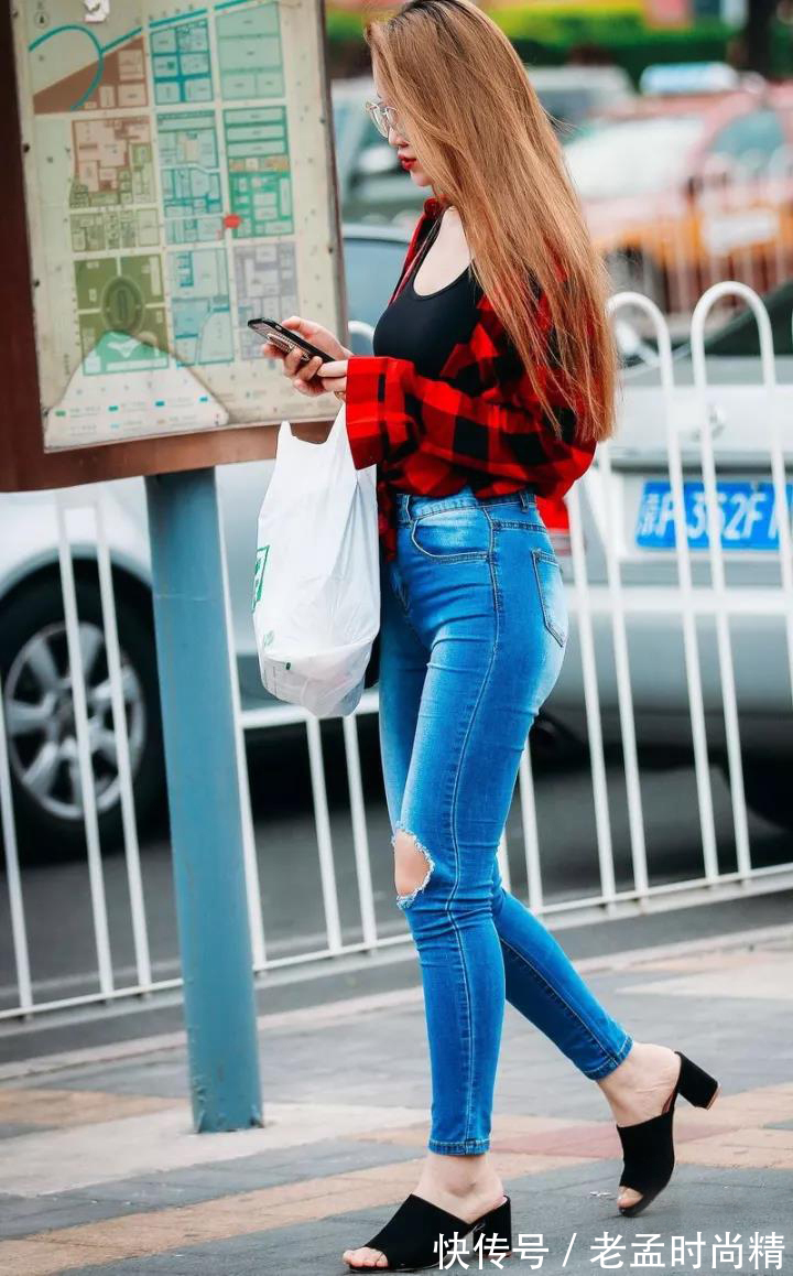 衬衫 经典的格纹衬衫,配上破洞牛杂裤,穿搭的时尚帅气又休闲有个性