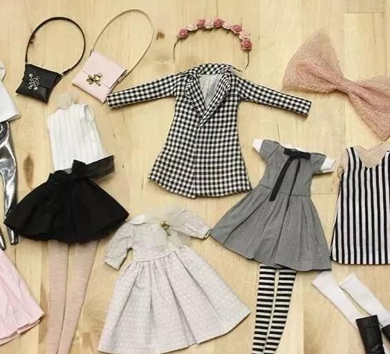 自制玩具熟练的妈妈用碎布给女儿做豪华的换装娃娃