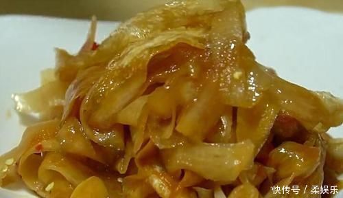 此菜我家一年做一次,做一次能吃一年,鲜香开胃,比大鱼大肉香