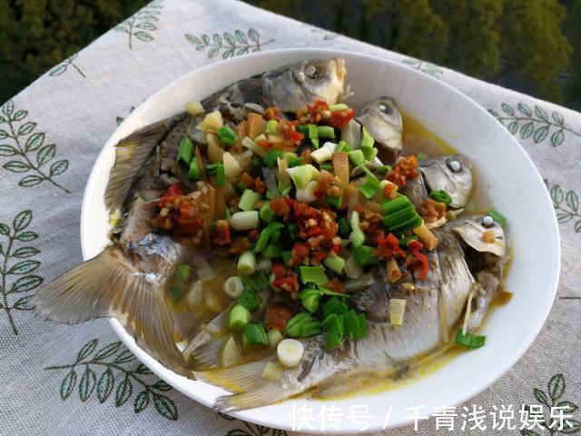剁椒|把鲫鱼清蒸了:味道不是一般的鲜,做法还简单