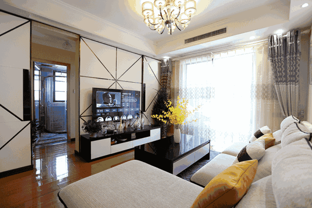 旋转式|不顾家人反对,卫生间装上隐形门,完工后效果成功让他们都闭上嘴