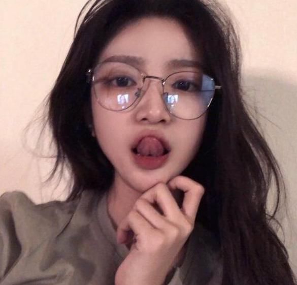 女孩子|女孩子想变“樱桃唇”,3个恶习趁早改,否则“火锅嘴”没人爱