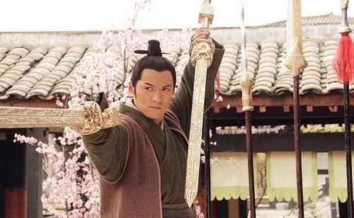 呼延赞@历史上真正的“铁鞭王”既非尉迟恭,也非呼延赞和呼延灼,而是他