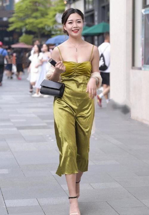 辣妈|多肉辣妈真的太美了,吊带都有压力,小姑娘没法比