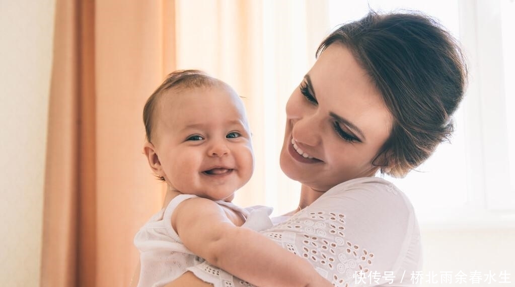 妈妈|新生儿出现这3种表现,说明已经能认出妈妈了,付出的辛苦没白费