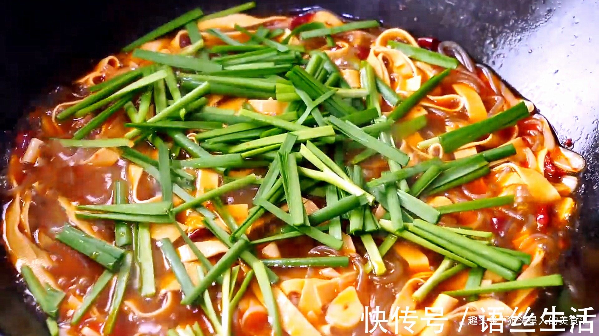 豆腐皮|2张豆腐皮,1把粉条,入锅加水一煮,鲜香味美,出锅连汤汁都不剩