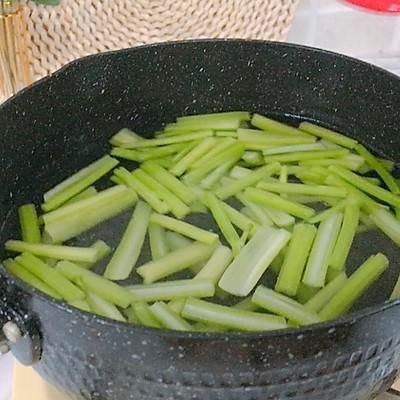 #我心中的冬日限定#芹菜炒肉