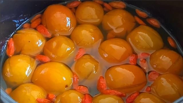 快过年了，遇到这种碱性水果别手软，寓意发财，营养极高，别错过