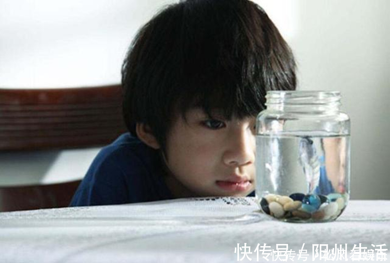 自闭症|16岁少年写字工整如印刷,点赞量超700万,父母却说孩子病了