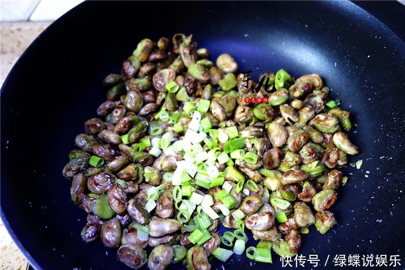小葱|蚕豆最好吃的做法,简单美味,外酥内嫩,下饭更下酒!家人吃不够