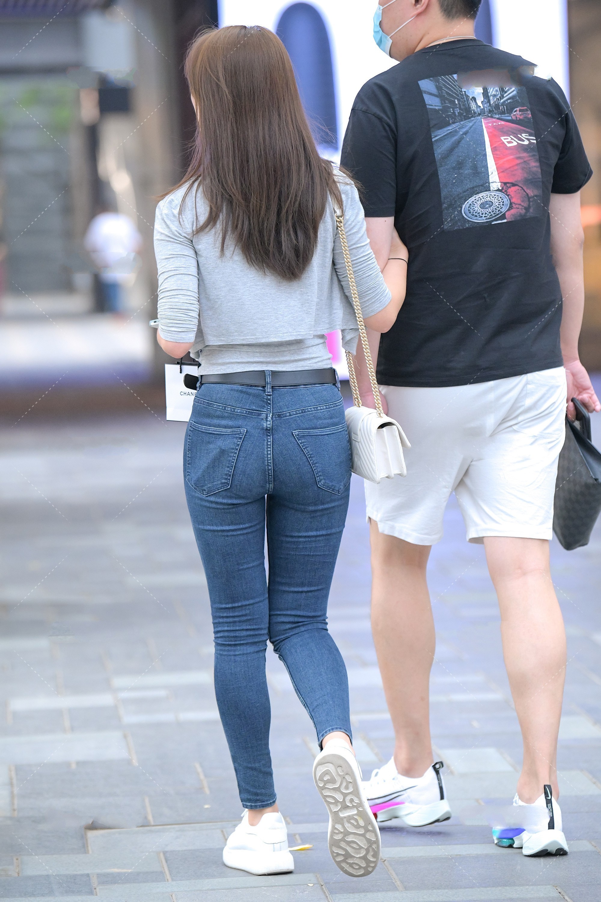 舒适|初秋季节来个灰色的两件套,加条牛仔裤,舒适时尚