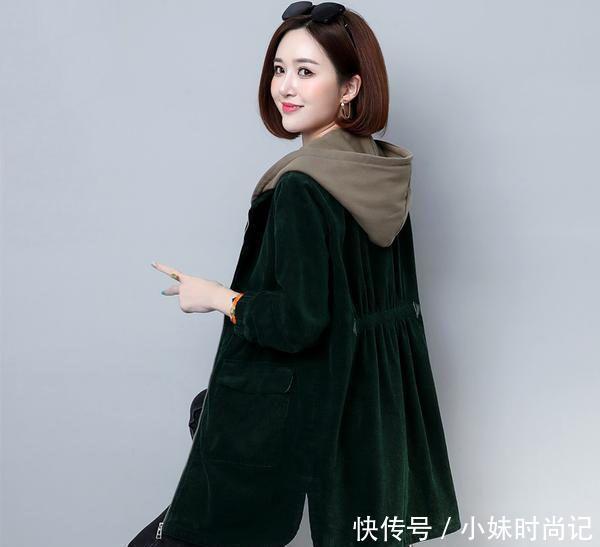 减龄|天冷,别再穿针织衫了,今秋流行的“英伦大衣”,温柔减龄提气质