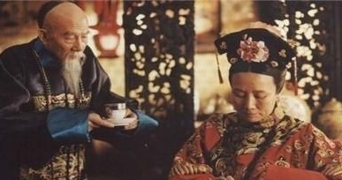 不用|太监都要净身，为什么天天出入皇宫的太医不用？皇帝不怕戴绿帽？