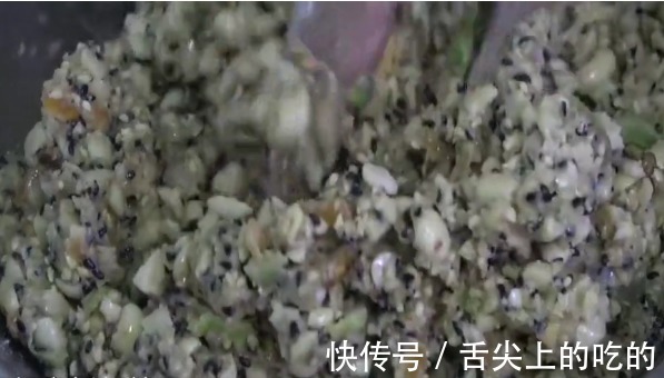 面团|老式五仁月饼的家常制作方法,馅料十足,做法简单,美味可口