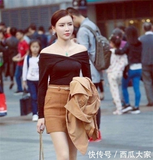 蕾丝|街拍高颜值的小美女,身穿黑色蕾丝,实在甜美