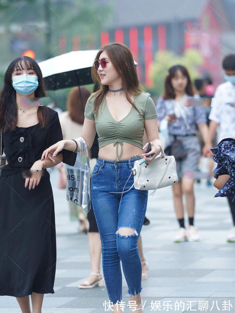 气质 美女脚上一双气质的高跟鞋,让她散发出一种优雅又迷人的气息