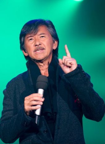 《我们的歌》第三季请来74岁的林子祥出山，三代歌手同台切磋