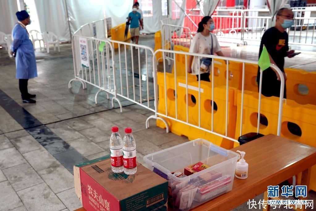 静安体育中心|新华全媒+丨上海15至17岁人群新冠疫苗接种现场“扫描”