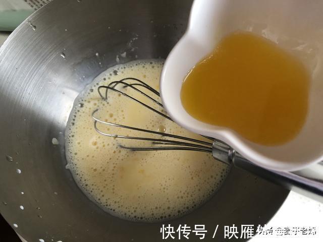 搅拌均匀|天冷苹果吃不完,那就做个香甜的千层蛋糕,少油少糖,做法特简单