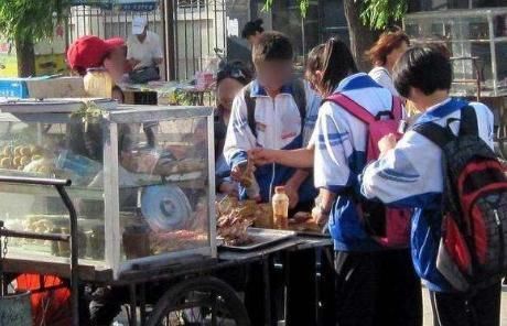 小杰|7岁儿子肠胃衰竭,大夫怒斥到:3种肉食不让娃碰,脾胃易变差