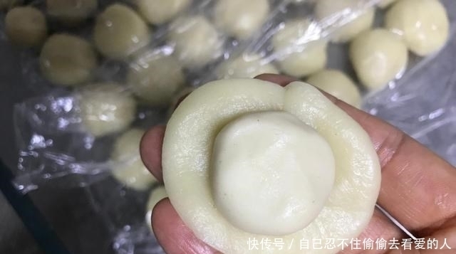 有面粉就能做,不发面,不醒面,层次分明,放3天还酥香掉渣