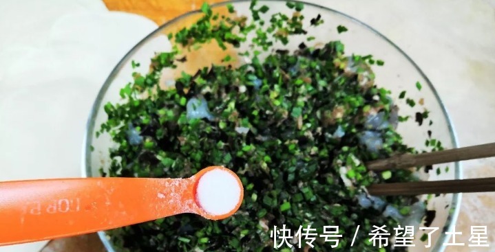 加盐|调饺子馅时,顺序不对馅料难吃!教您正确做法,饺子鲜香味美!