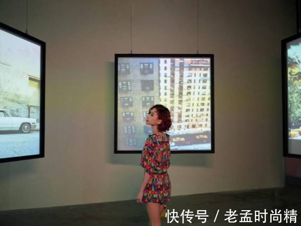 气质|何超莲烫了卷发,搭配碎花裙却跑出“阿姨味”,气质全靠颜值撑着