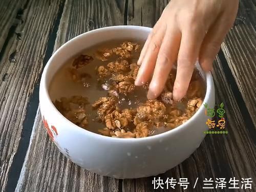 电饼铛|冬季试试这小吃,外皮酥香掉渣,内里多层料足,咬一口满嘴香