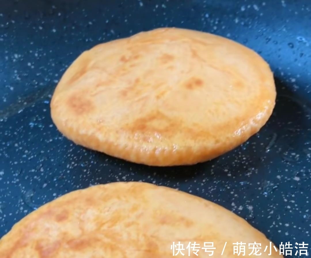 红薯做的小糖饼,柔软好吃,孩子吃不够