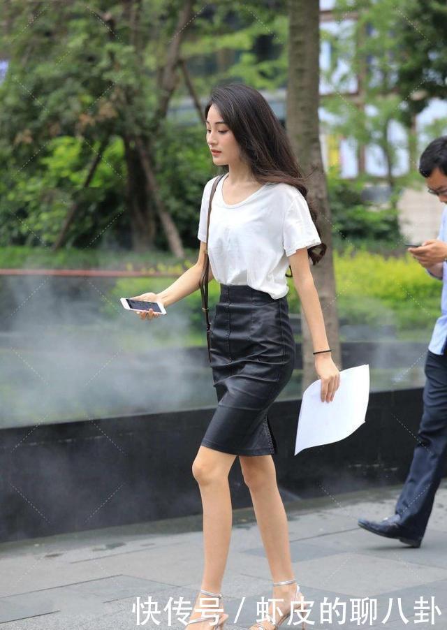 街头美女的职业造型，修身短袖+皮质短裙，穿出婀娜身姿