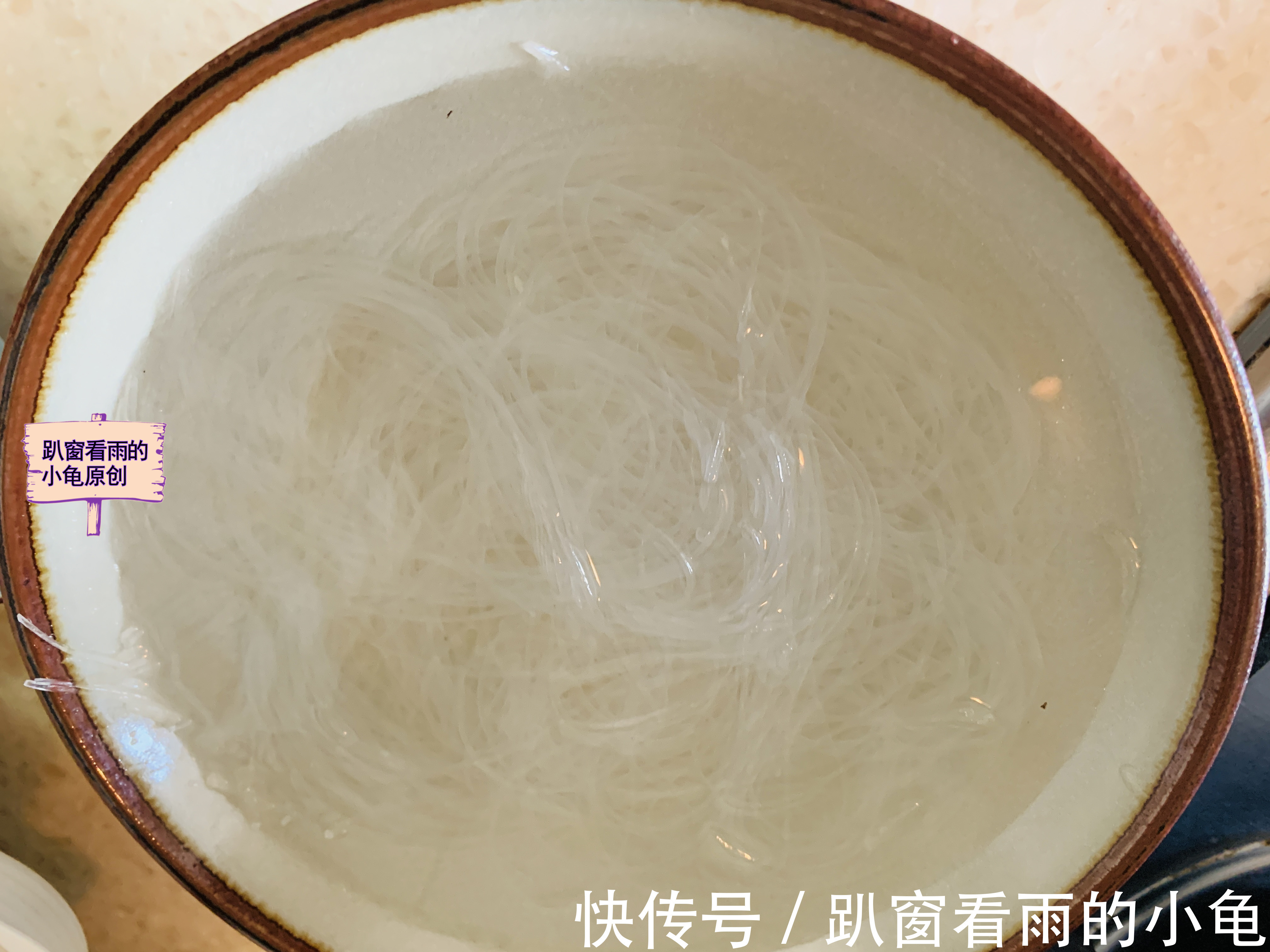 香菇蒂|香菇这样做，软嫩鲜香又解馋，上桌就光盘，大人孩子直呼吃不够