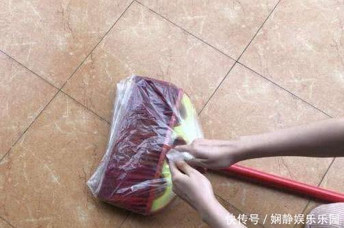 白醋|地面毛絮灰尘多？偷学家政一招，地板锃亮