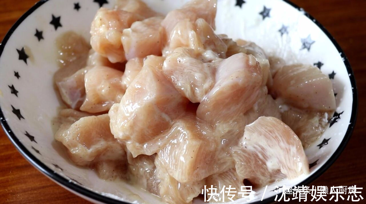 教你鸡胸肉最香的做法,外皮酥脆,肉嫩不柴,怎么吃都吃不腻