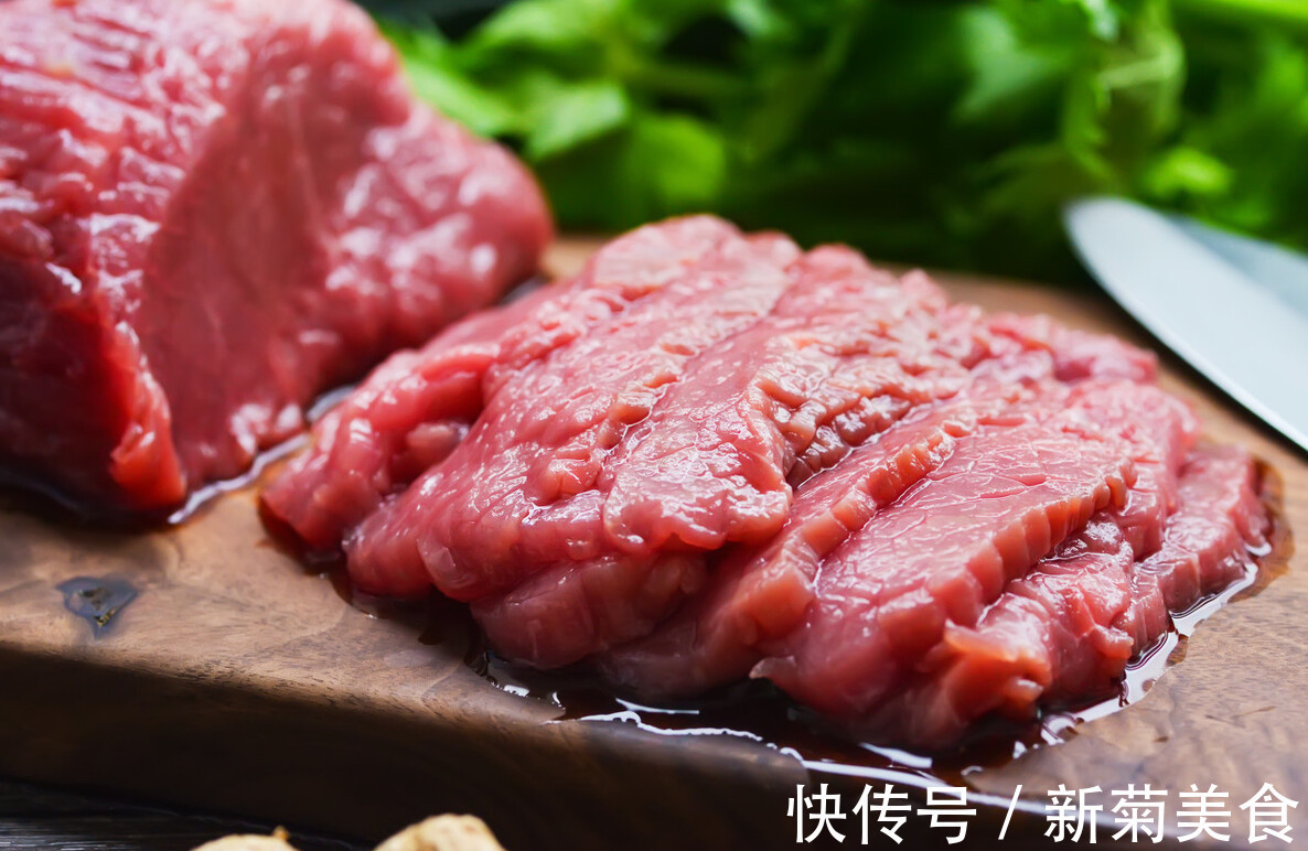 植物油|炒牛肉时，别再用料酒腌制了，学会这样做，牛肉又滑又嫩没腥味