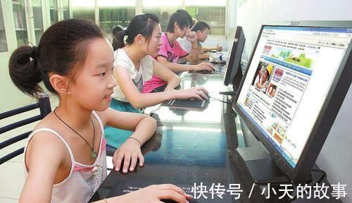宝妈|6岁女孩自学舞蹈,当做到这个动作时,宝妈红着脸制止了孩子