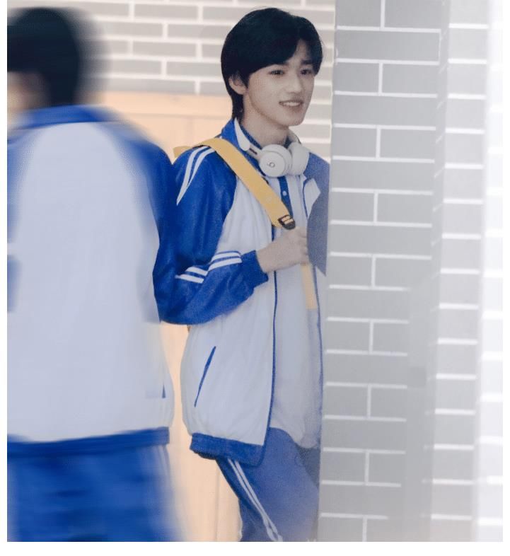 美颜|刘耀文上《萌探》，校服一穿成校园剧男主，与小宋同框美颜暴击！