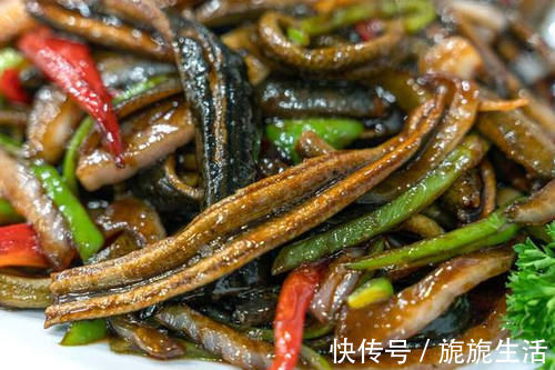 料酒|饭店炒黄鳝,需要焯水吗?大厨教你多加1步,口感香嫩没腥味