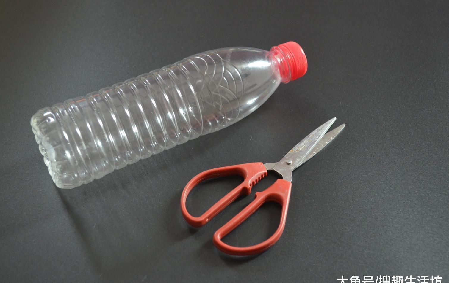 妙用|废弃的塑料瓶简单剪几刀, 放在家里有大用处, 看完你会感谢我的