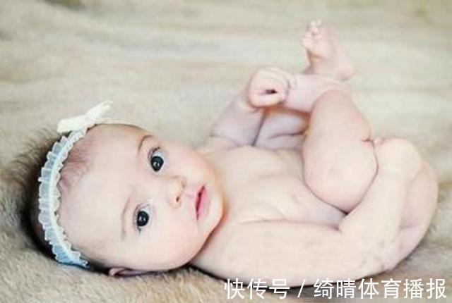 发育|宝宝几个月会翻身和长牙,很多妈妈做错,耽误宝宝发育