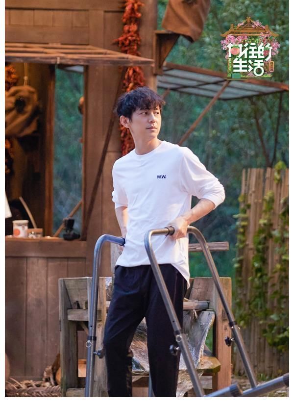 《向往的生活》第五季打水仗笑声不断 三兄妹感情日深