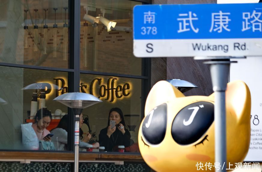 老年|探秘武康大楼“新花头”！转角30°遇见咖啡+文创全新空间！梧桐树下情调好足呀，约着去漫游吧