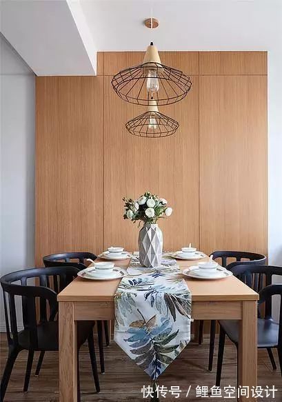 北欧|117㎡北欧三居室,电视背景墙设计成文化砖墙,搭配什么样家具都好看