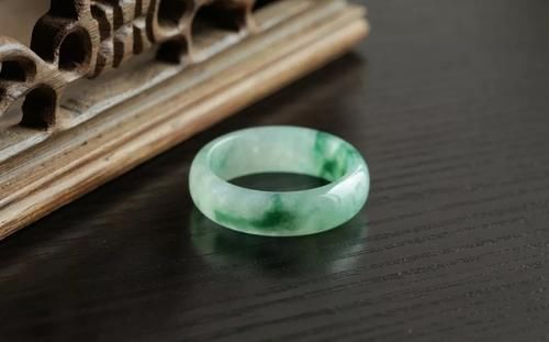 你知道翡翠戒指都有哪些款式吗？
