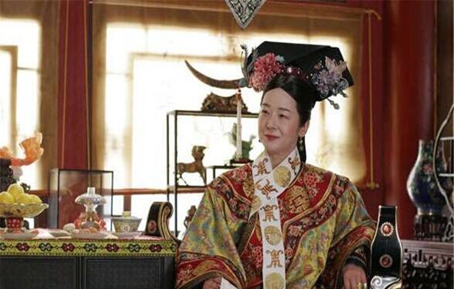 慈禧作了1首诗,最后1句家喻户晓,如今人们都会挂在嘴边