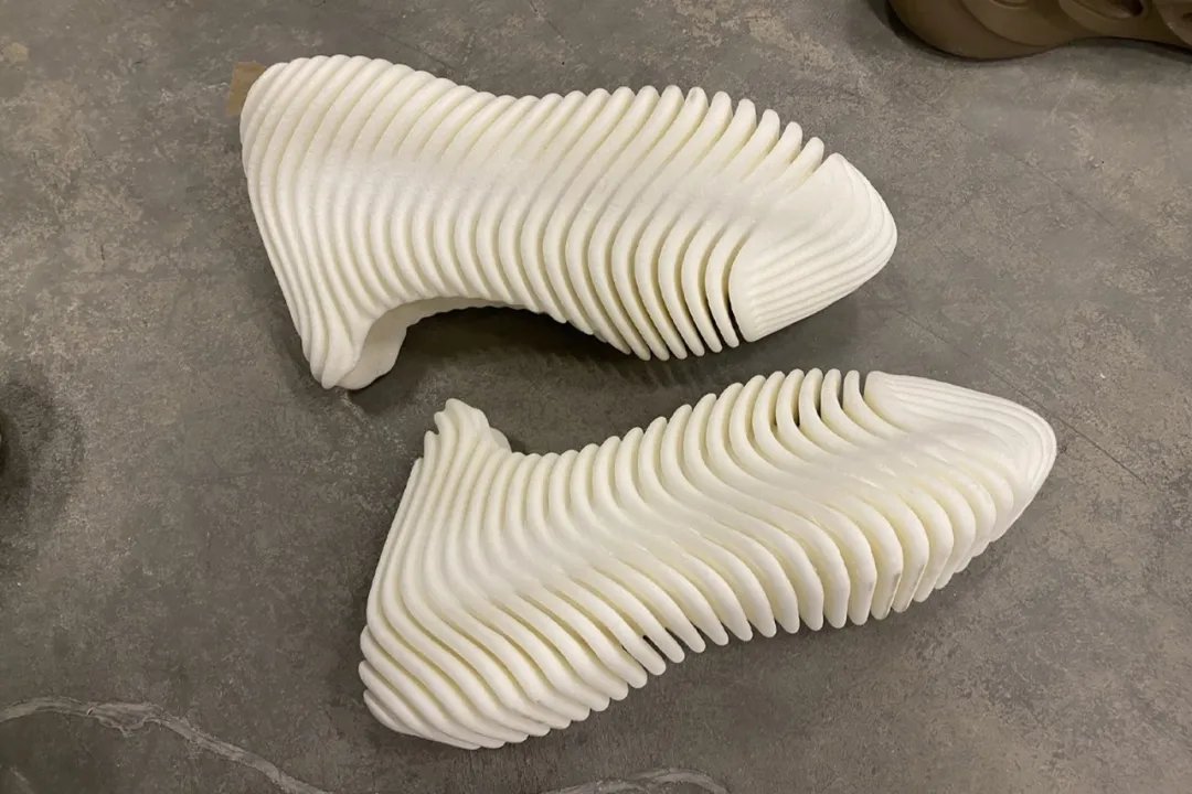 k一鞋难求,为什么 Yeezy Foam Runner 能成为爆款?